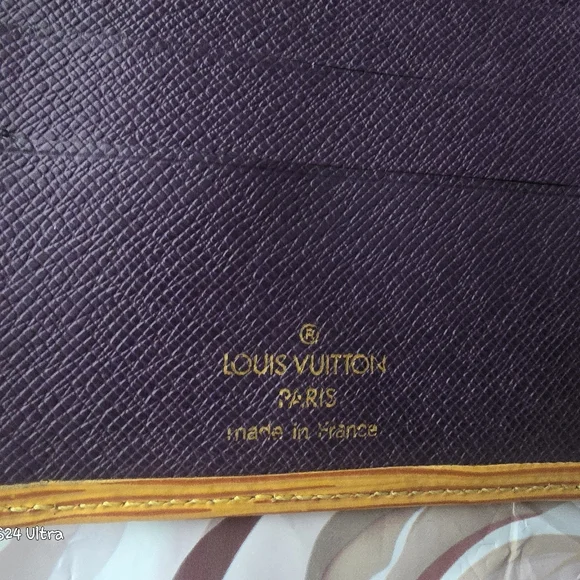 Louis Vuitton Epi fold snap wallet in Used Condition - Picture 10 of 16